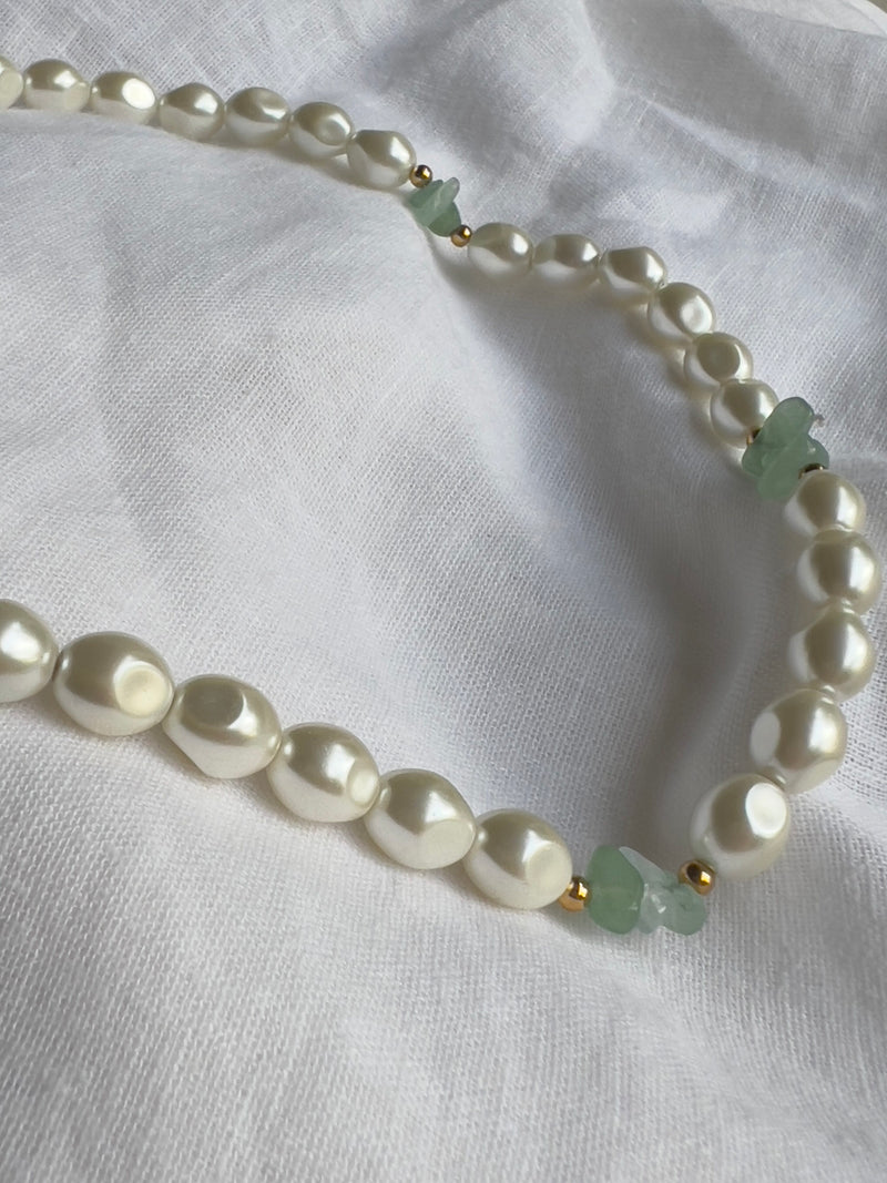 Pearl and Green Stone Choker Necklace